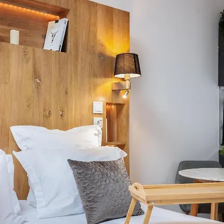 Les De La Faisanderie *