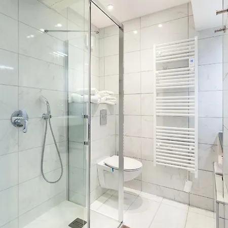 Les De La Faisanderie * Chantilly