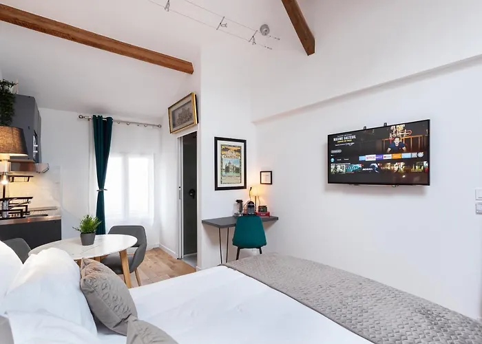 Les De La Faisanderie Chantilly